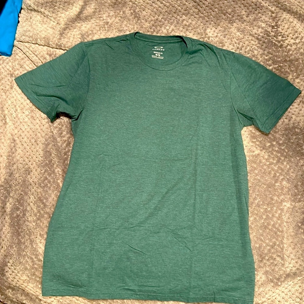 Oakley t-shirt